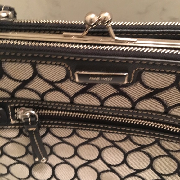 Nine West Crossbody - Picture 4 of 8